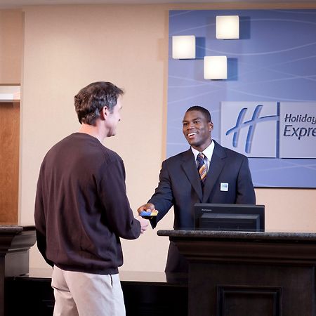 Holiday Inn Express Newton By Ihg Intérieur photo
